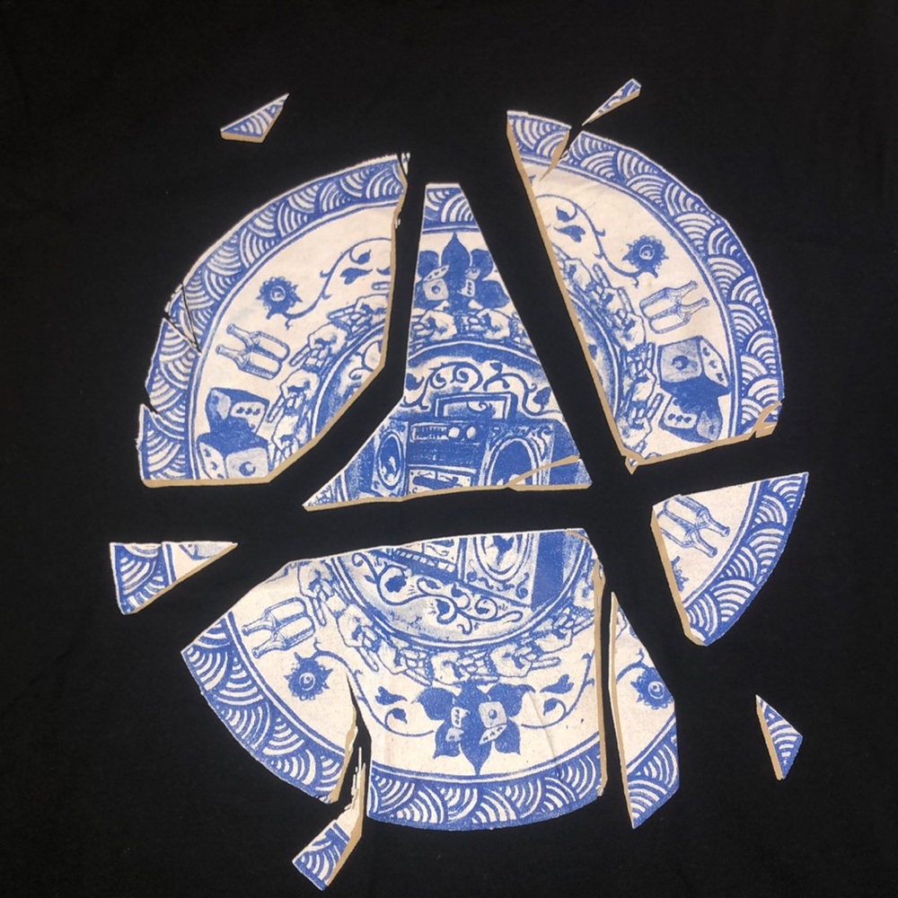 Vintage Broken Plate Bench Tee